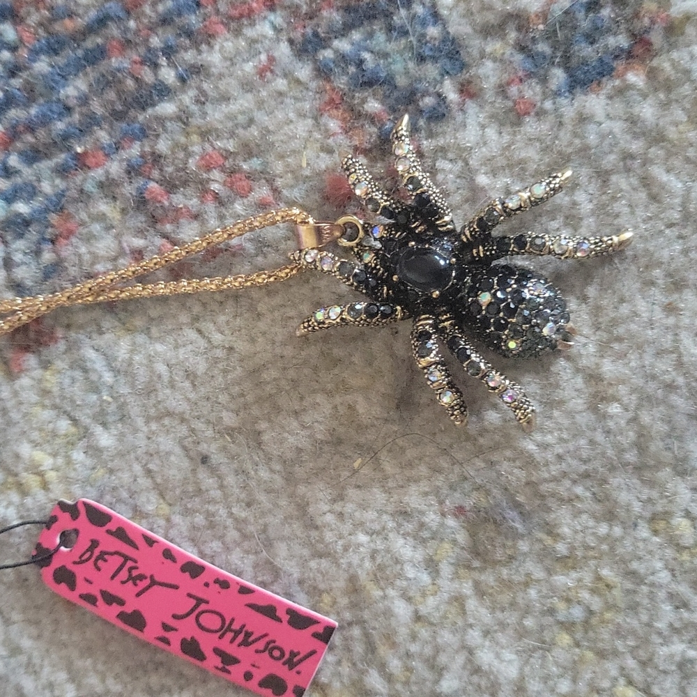 Betsey Johnson Spider necklance